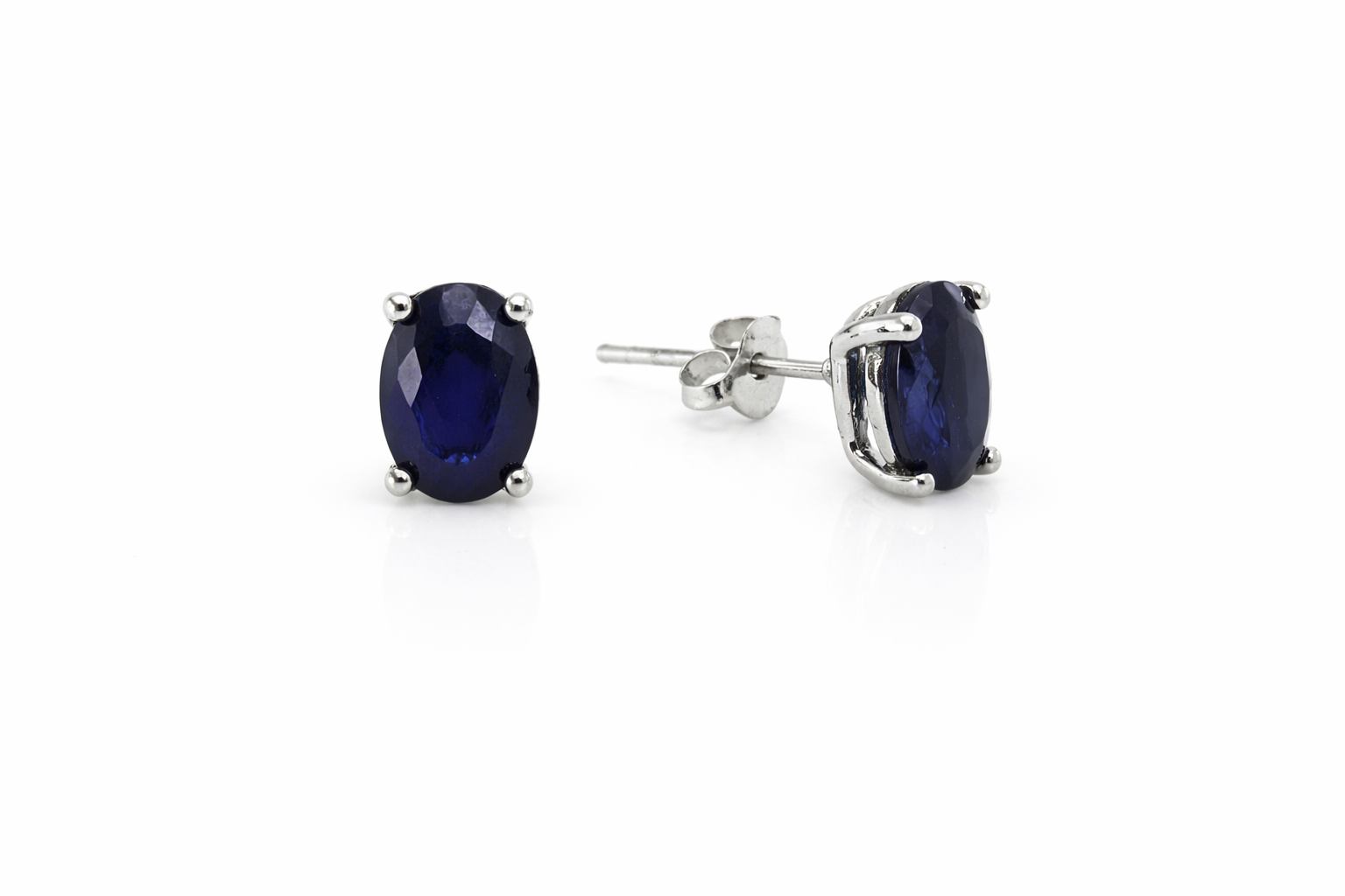 Sapphire oval 925 silver earring 0.8x0.6mm