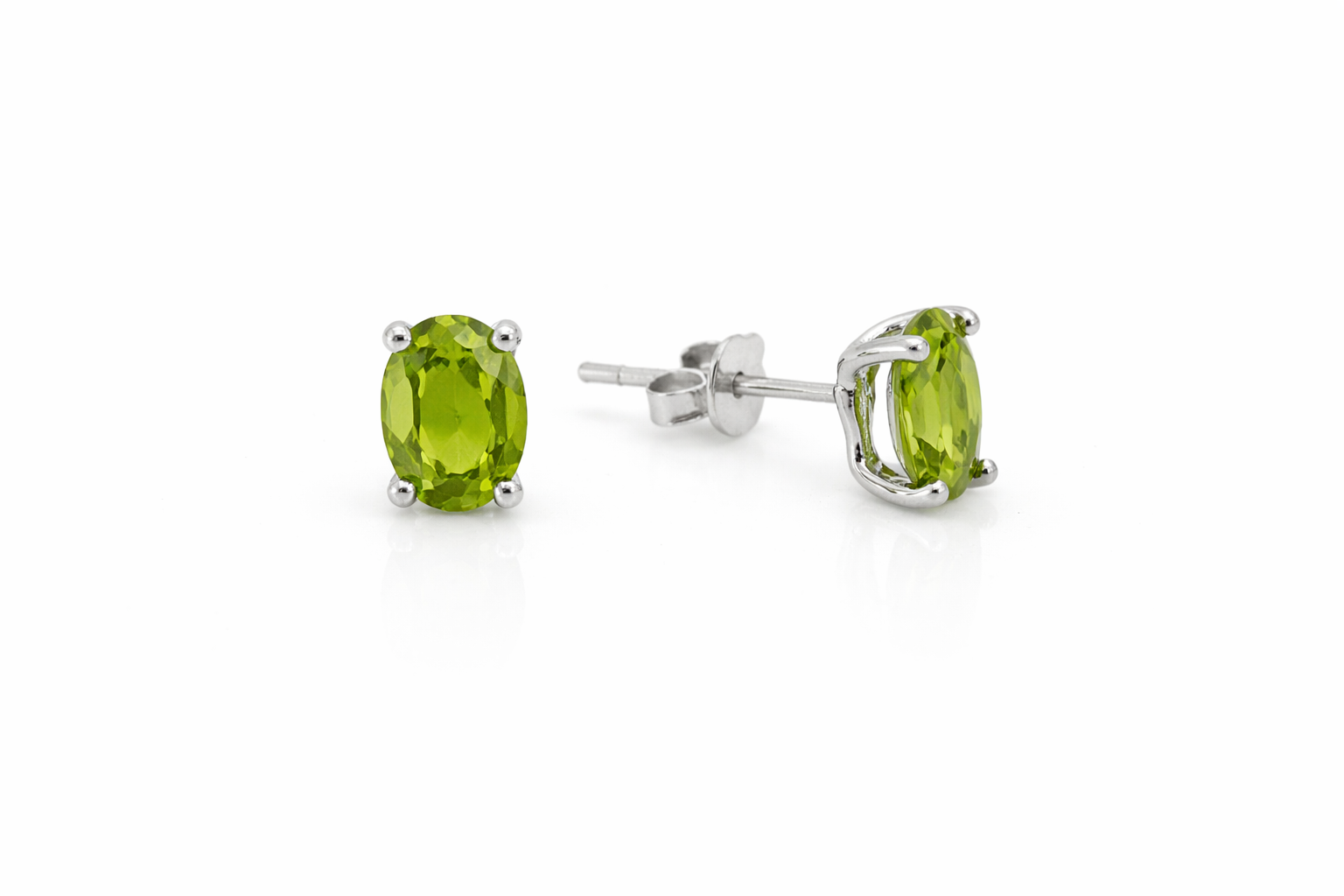 Peridot oval 925 silver earring 0.7x0.5mm